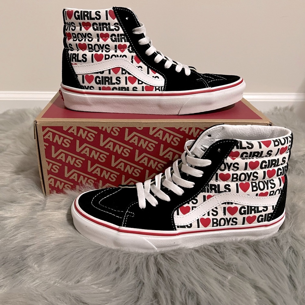 IOB Vans Sk8-Hi (I Heart) Black/White Shoes Women’s size 8.5/Men’s 7 Unisex